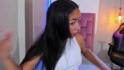 roxy_stone1 online show from February 27, 2026, 7:25 pm