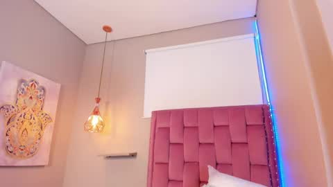 roxy_stone1 online show from May 19, 2026, 1:56 am