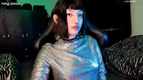 Roxy Independient model Help me to reach 50 thumbs up online show from November 11, 2025, 1:16 am