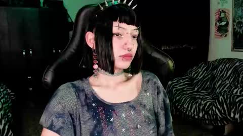 Roxy Independient model Help me to reach 50 thumbs up online show from January 12, 2026, 11:54 pm