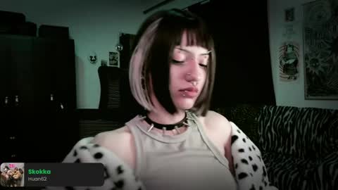 Roxy Independient model Help me to reach 50 thumbs up online show from May 15, 2026, 11:01 pm