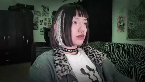 Roxy Independient model Help me to reach 50 thumbs up online show from June 18, 2026, 12:55 am