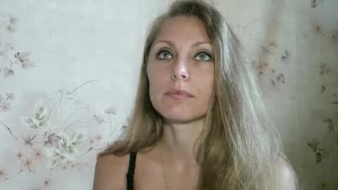 roxyfox18x01 online show from October 15, 2025, 7:30 am