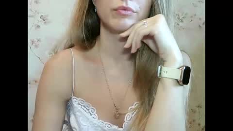 roxyfox18x01 online show from October 23, 2025, 8:24 am