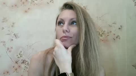 roxyfox18x01 online show from February 12, 2026, 7:58 am