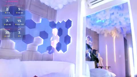    online show from October 17, 2025, 7:38 pm