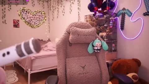 roxysuh online show from November 9, 2025, 8:12 am