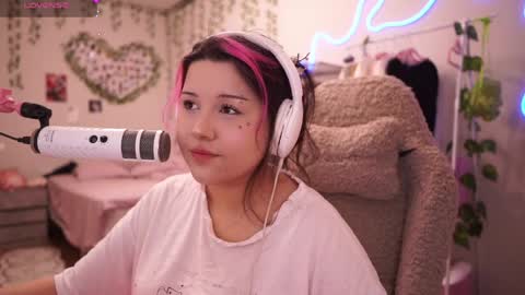 roxysuh online show from April 3, 2026, 8:01 am