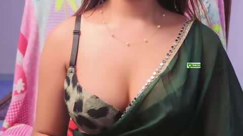 Snapshot of royal_girl_1 chatting on May 21, 2026, 5:09 pm RIRI online show from May 21, 2026, 5:09 pm