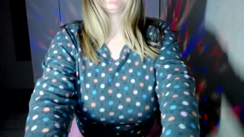 Snapshot of royalboobs chatting on January 31, 2025, 4:17 pm Cameron online show from January 31, 2025, 4:17 pm