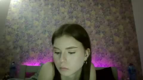 Snapshot of royalvelour chatting on May 13, 2026, 7:33 pm royalvelour online show from May 13, 2026, 7:33 pm
