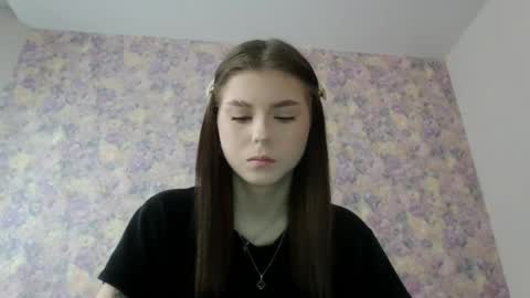 Snapshot of royalvelour chatting on May 15, 2026, 12:01 pm royalvelour online show from May 15, 2026, 12:01 pm