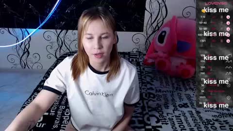 angela online show from October 13, 2025, 7:41 am