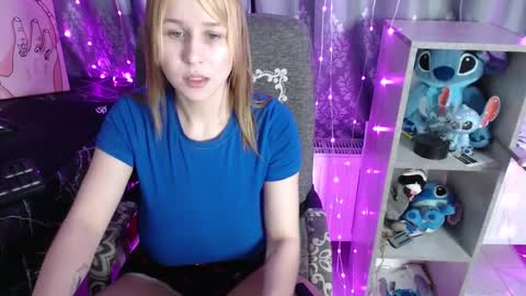 Snapshot of royangela chatting on February 4, 2026, 3:34 am angela online show from February 4, 2026, 3:34 am