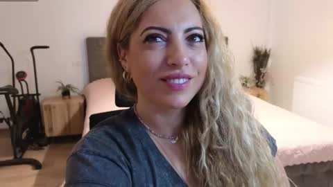 Snapshot of ruby_fit chatting on November 4, 2025, 1:59 am Ruby online show from November 4, 2025, 1:59 am