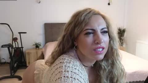 Snapshot of ruby_fit chatting on November 20, 2025, 2:01 am Ruby online show from November 20, 2025, 2:01 am