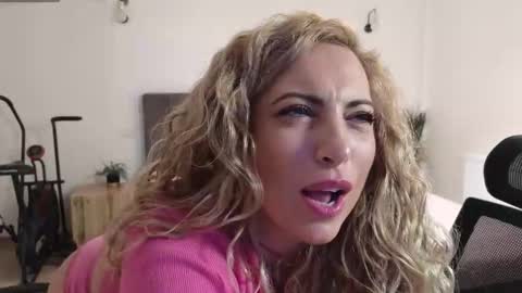 Snapshot of ruby_fit chatting on November 30, 2025, 2:15 am Ruby online show from November 30, 2025, 2:15 am