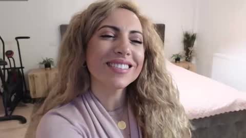 Snapshot of ruby_fit chatting on December 2, 2025, 1:44 am Ruby online show from December 2, 2025, 1:44 am