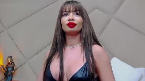 Snapshot of rubyluxee chatting on January 14, 2025, 12:14 pm Ruby Luxe online show from January 14, 2025, 12:14 pm