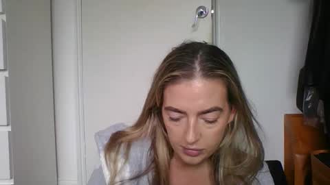 rubyredxxxoxxx online show from November 5, 2025, 1:00 pm