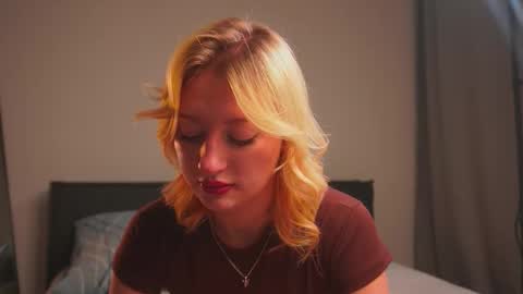 Mila online show from October 15, 2025, 3:45 pm