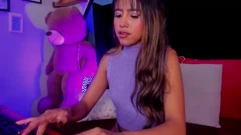 Snapshot of rue_zue chatting on November 25, 2025, 1:33 pm rue_zue online show from November 25, 2025, 1:33 pm