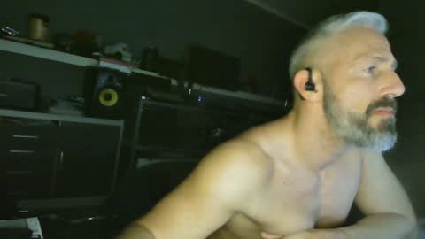 Chico que rico Caliente online show from January 23, 2025, 2:02 am