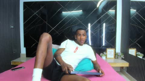 Snapshot of runnyx_09 chatting on September 24, 2025, 9:29 pm Runnix  online show from September 24, 2025, 9:29 pm