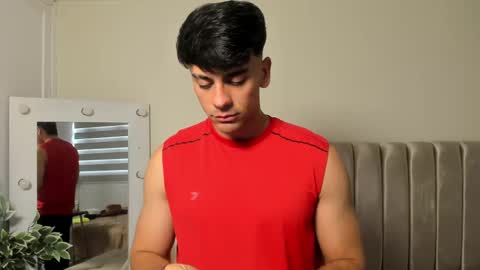 Snapshot of russ_w8 chatting on September 16, 2025, 11:55 am Russ online show from September 16, 2025, 11:55 am