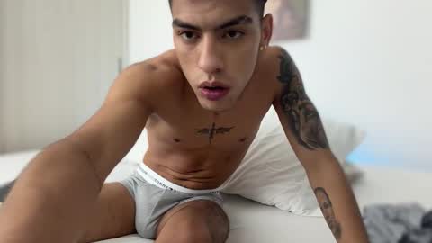  R U S S E L L  online show from November 29, 2025, 2:20 pm