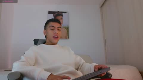  R U S S E L L  online show from December 3, 2025, 9:29 am