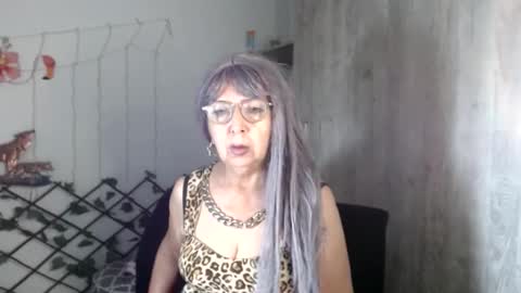 ruth_blue21 online show from March 11, 2025, 5:16 am