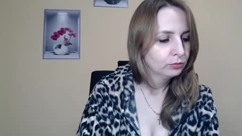 Snapshot of ruthpark chatting on December 15, 2025, 12:53 pm Ruth online show from December 15, 2025, 12:53 pm