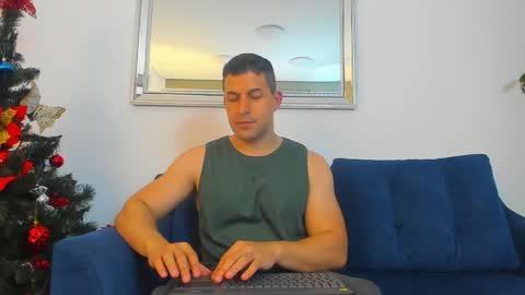 Snapshot of ryan__mckenna chatting on December 14, 2025, 7:40 pm ryan mckenna online show from December 14, 2025, 7:40 pm