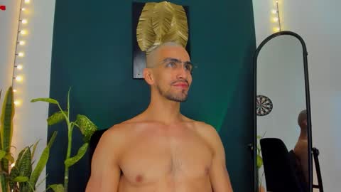 Snapshot of ryan_doyle chatting on September 23, 2025, 1:03 pm Ryan independent model online show from September 23, 2025, 1:03 pm