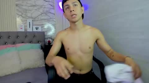 Snapshot of ryan_rouss_ chatting on December 28, 2024, 8:04 pm ryan rouss online show from December 28, 2024, 8:04 pm