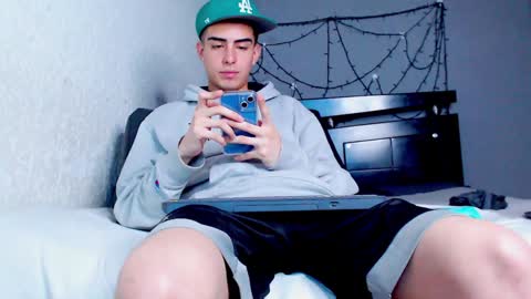 Snapshot of ryannhill_ chatting on January 21, 2025, 9:35 am Ryannhill online show from January 21, 2025, 9:35 am