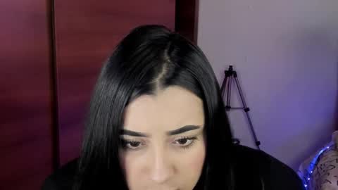 Snapshot of s_demoni1 chatting on March 6, 2025, 5:43 pm S H A R O N model independient online show from March 6, 2025, 5:43 pm