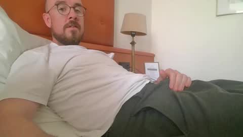 s_i_q online show from September 9, 2025, 1:21 pm