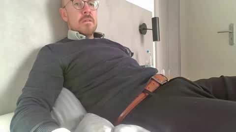 s_i_q online show from November 18, 2025, 12:42 pm