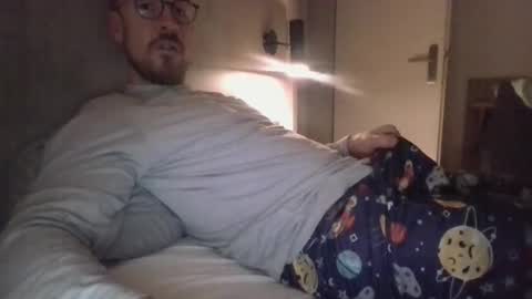 s_i_q online show from November 19, 2025, 3:39 am