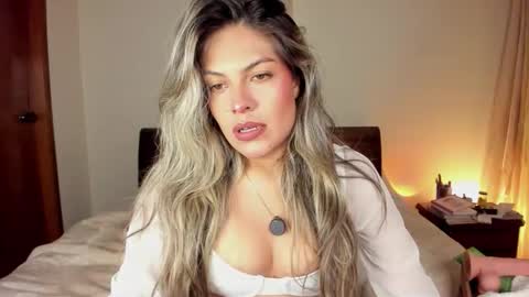 Snapshot of s_u_n_r_i_s_e_e chatting on March 2, 2026, 4:36 am Leslie Beltrn online show from March 2, 2026, 4:36 am