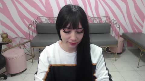 Sabrina online show from November 18, 2025, 1:04 pm