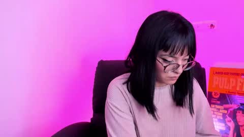 Snapshot of saam_collins69 chatting on December 18, 2025, 5:13 am Val online show from December 18, 2025, 5:13 am