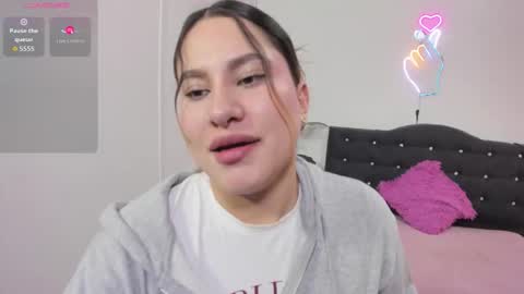 saaya_tay online show from October 7, 2025, 3:04 am