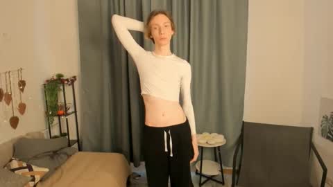 Snapshot of sableflux chatting on March 2, 2026, 5:52 am sableflux online show from March 2, 2026, 5:52 am