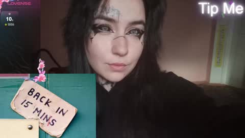 Snapshot of sabrina_raiders_666 chatting on February 5, 2025, 12:17 pm Lilith Solar online show from February 5, 2025, 12:17 pm