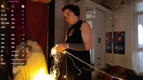 Snapshot of sabrina_raiders_666 chatting on December 4, 2025, 8:01 am Lilith Solar online show from December 4, 2025, 8:01 am