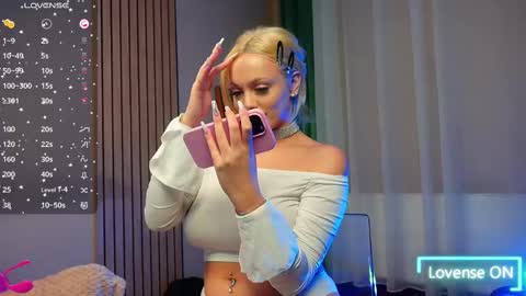 Snapshot of sabrinajadex chatting on March 5, 2025, 10:55 am SabrinaJade online show from March 5, 2025, 10:55 am