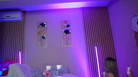 Snapshot of sabrinajadex chatting on April 22, 2026, 7:00 am SabrinaJade online show from April 22, 2026, 7:00 am